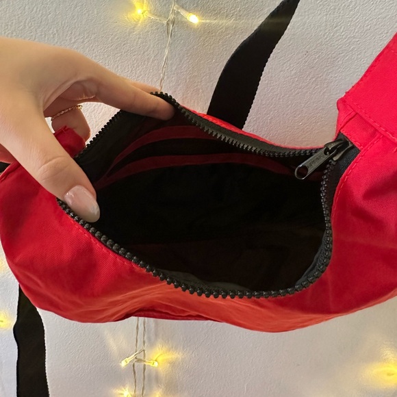 BAGGU SMALL NYLON CRESCENT BAG - CANDY APPLE - Picture 5 of 7